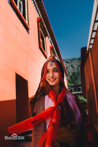 卓煜茜(xī)最新杂志图集