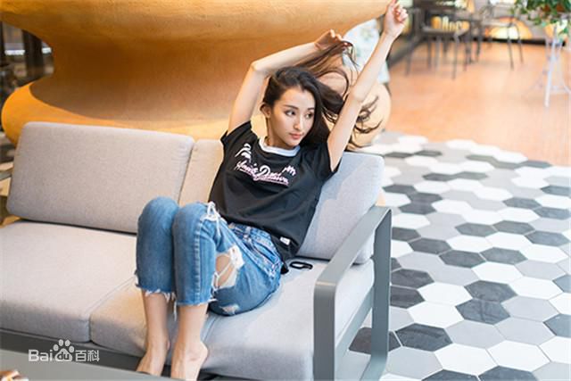 卓煜茜(xī)卓煜茜 生活照素颜照壁纸