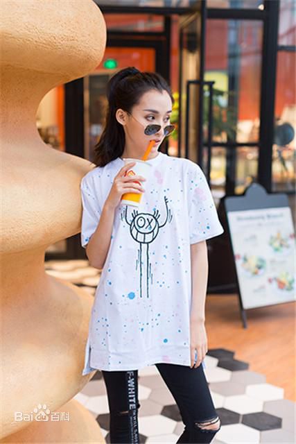 卓煜茜(xī)卓煜茜 生活照素颜照壁纸