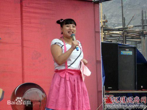 何晶晶生活演艺照二性感图片图集