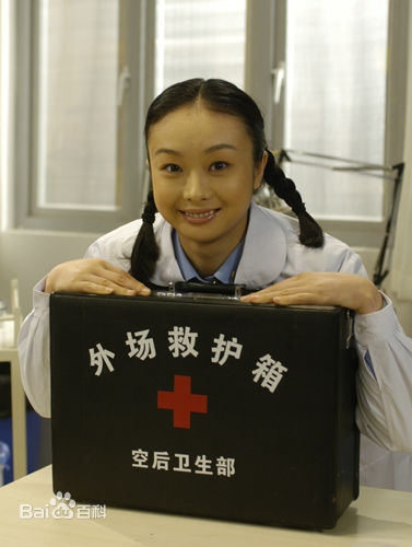 张乔玫军装照性感图片图集