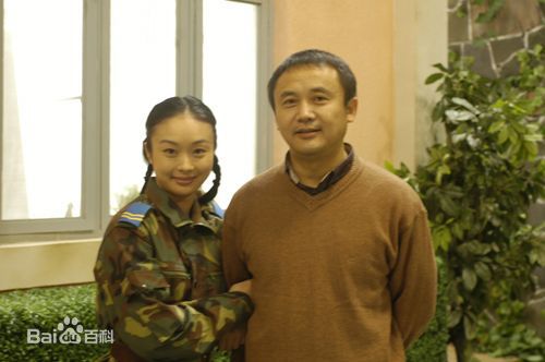 张乔玫军装照性感图片图集