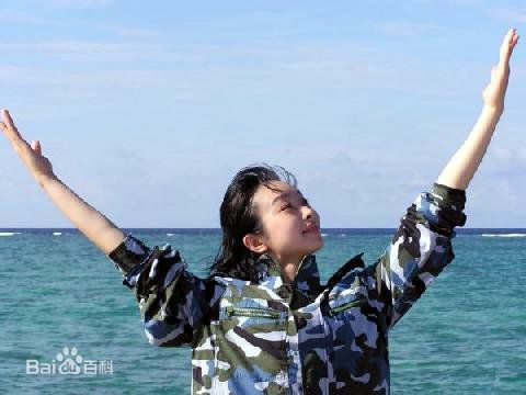 张乔玫军装照性感图片图集