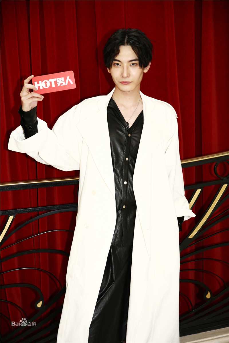 王瑞昌(Richards)街拍照前后照片