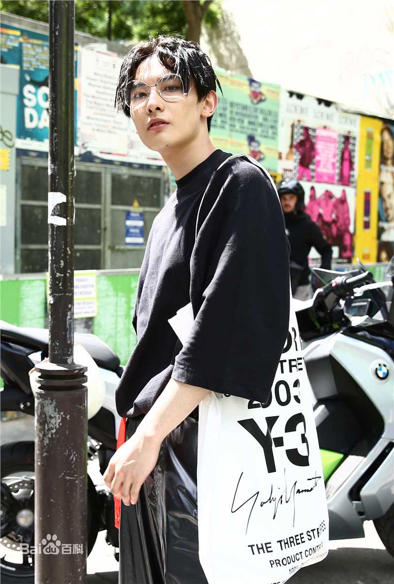 王瑞昌(Richards)街拍照前后照片