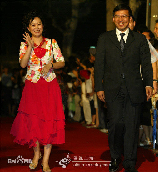 王志(wáng zhì)主持形象素颜照相册