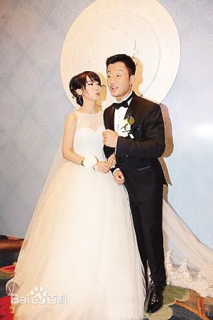 谢楠(Iola)吴京情定:甜蜜婚纱照壁纸壁纸