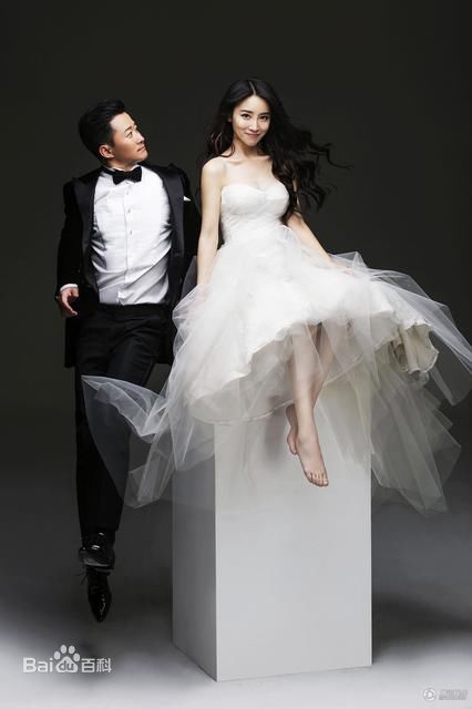 谢楠(Iola)吴京情定:甜蜜婚纱照壁纸壁纸