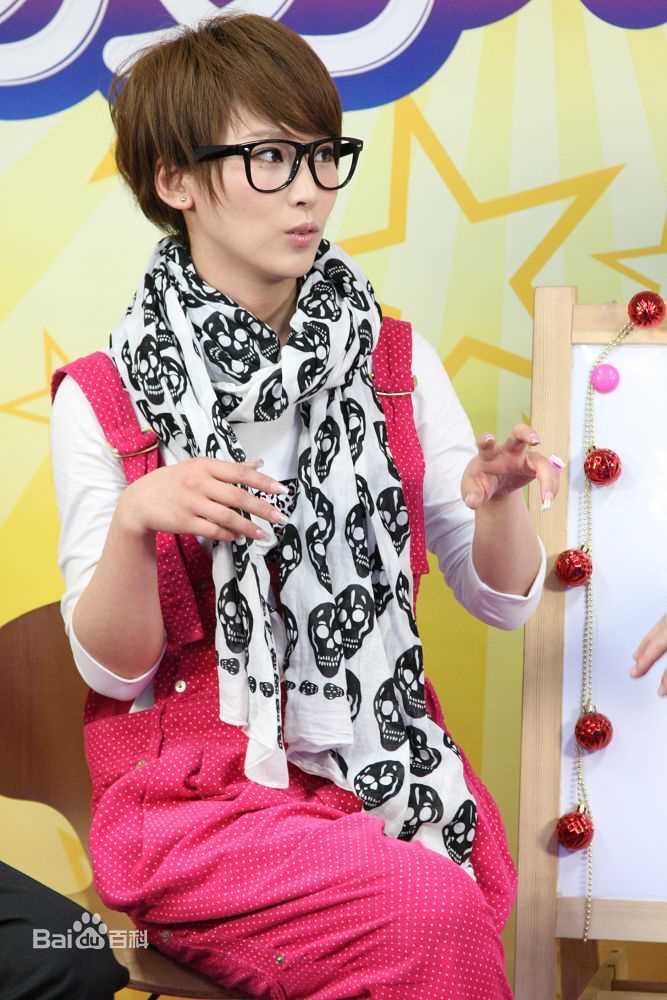 谢楠(Iola)2011.3.23  百度娱乐访图片图集