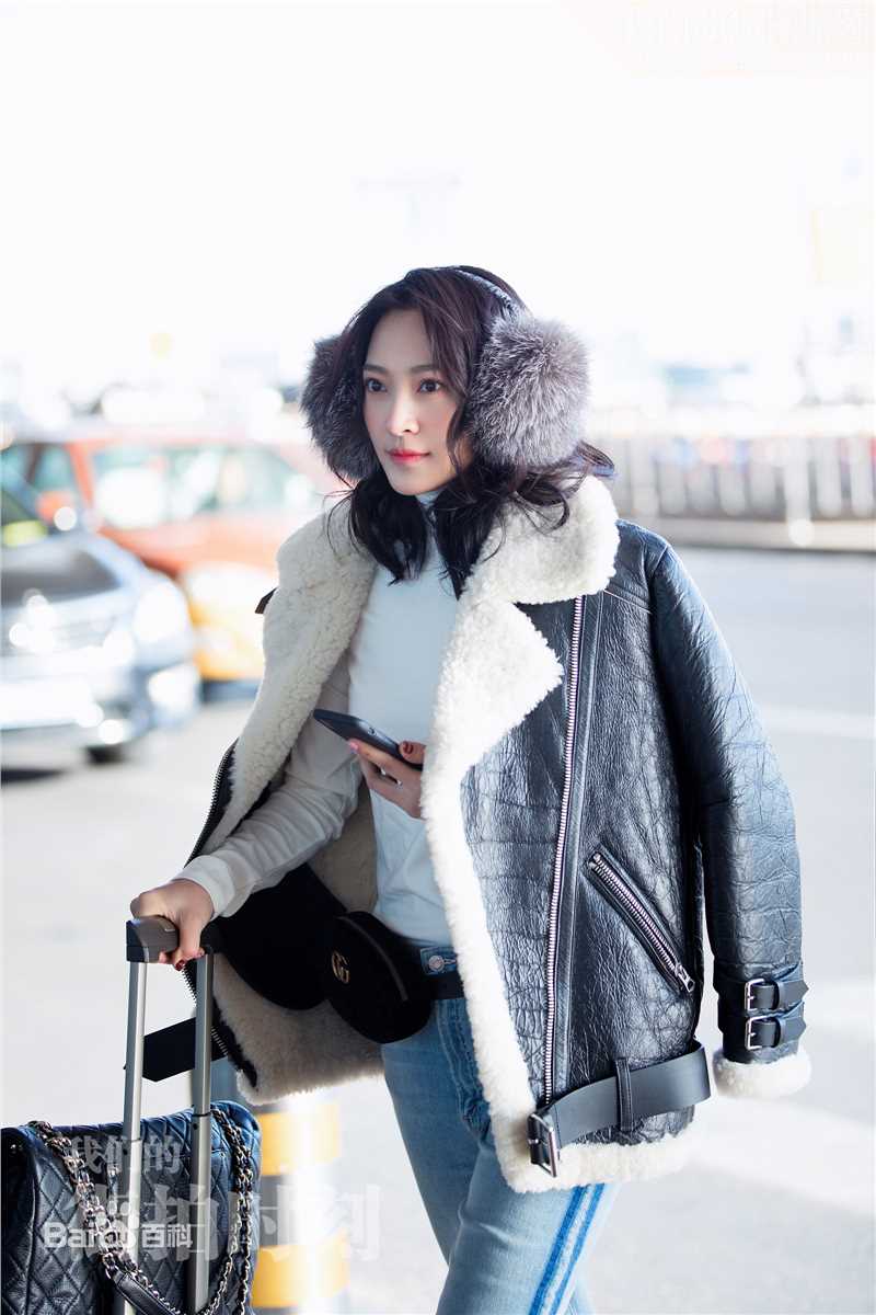 秦子越街拍时刻素颜照壁纸