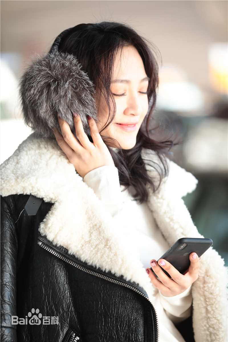 秦子越街拍时刻素颜照壁纸