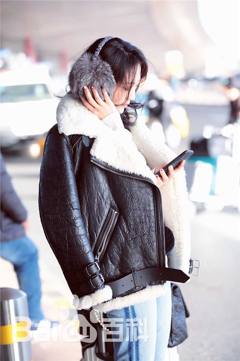 秦子越街拍时刻素颜照壁纸