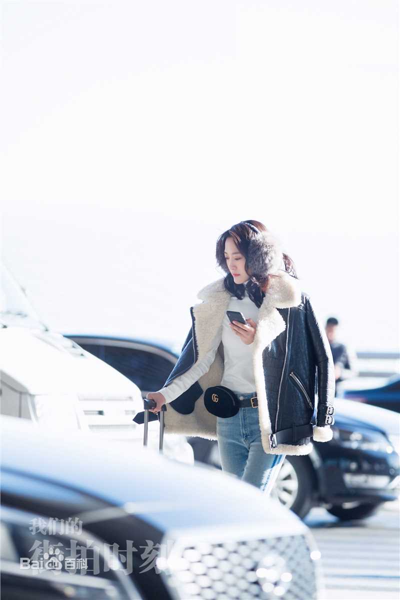 秦子越街拍时刻素颜照壁纸