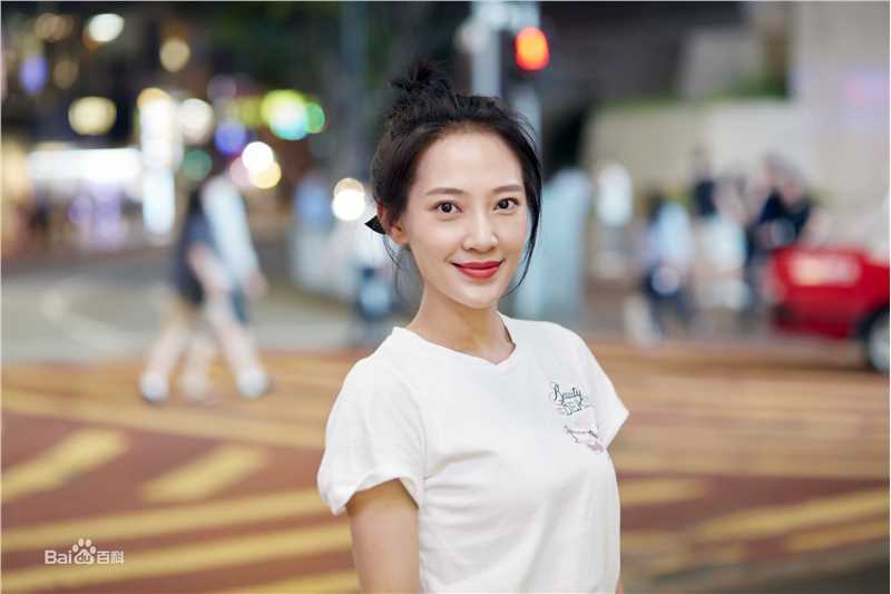 秦子越街拍生活照