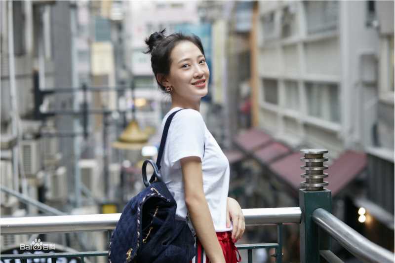 秦子越街拍生活照