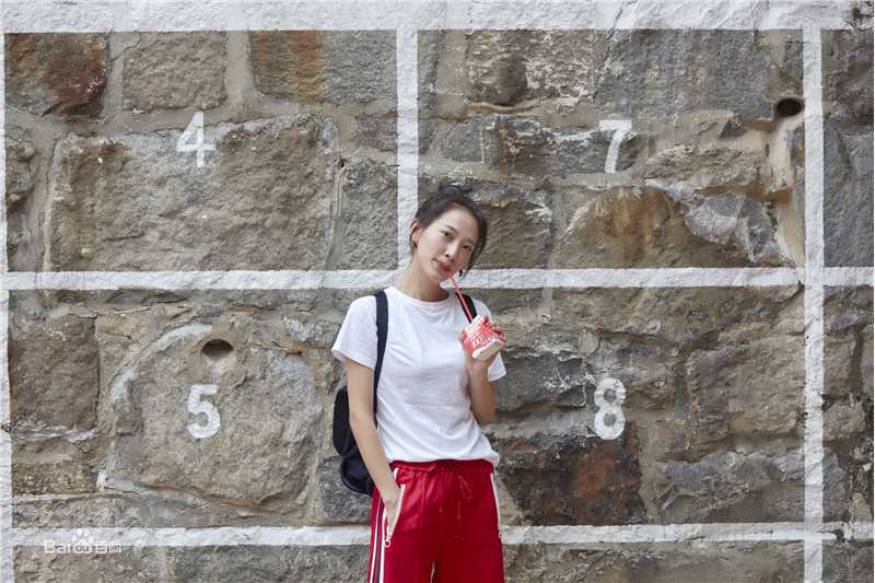 秦子越街拍生活照