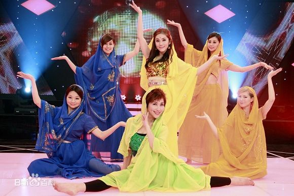 王宇婕(Margaret Wang)和妈妈上综艺节目跳舞图性感图片图集