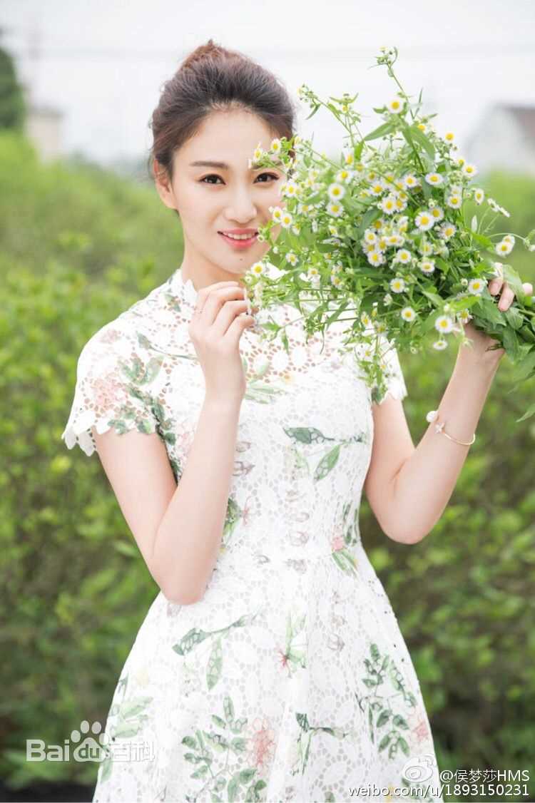 侯梦莎最新双面气质图集