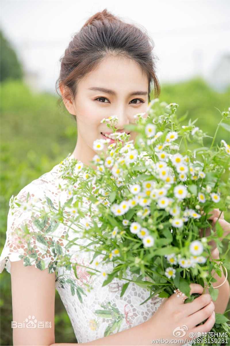 侯梦莎最新双面气质图集