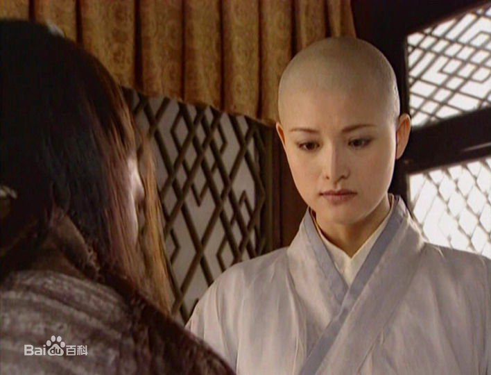 陈丽峰饰演的仪琳前后照片