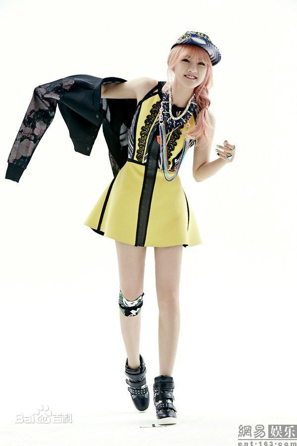 陈梓童(Tifa Chen、A.K.A Queen.T)最新 图集