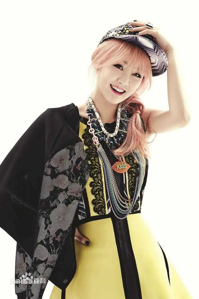 陈梓童(Tifa Chen、A.K.A Queen.T)最新 图集