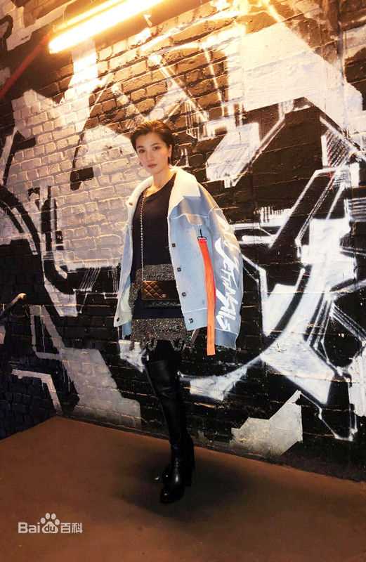 王艺曈(Carrie Wang)巴黎时装周性感图片壁纸