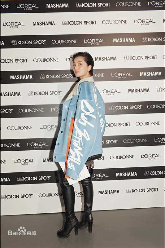 王艺曈(Carrie Wang)巴黎时装周性感图片壁纸