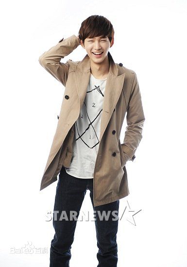 李源根(（Lee Won Keun）)采访照素颜照相册