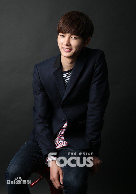 李源根(（Lee Won Keun）)采访照素颜照相册