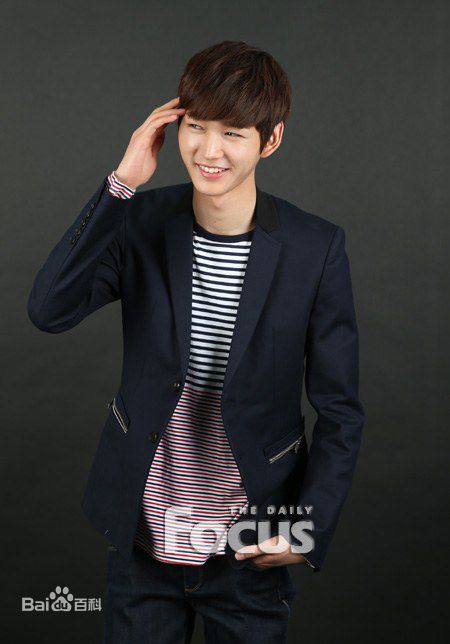 李源根(（Lee Won Keun）)采访照素颜照相册