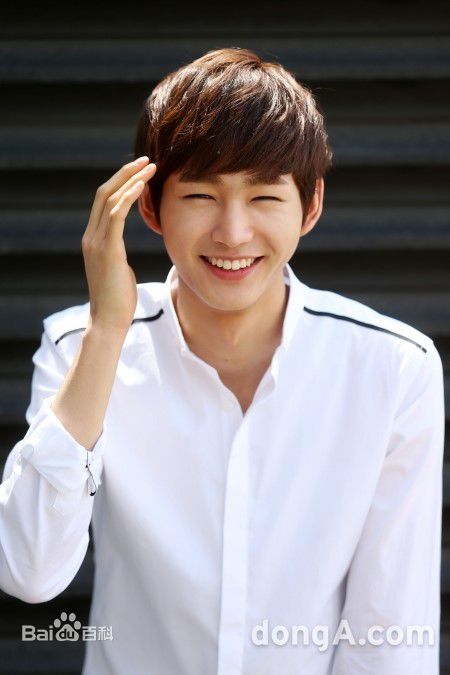 李源根(（Lee Won Keun）)采访照素颜照相册