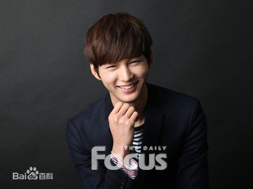 李源根(（Lee Won Keun）)采访照素颜照相册