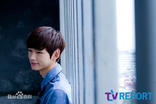 李源根(（Lee Won Keun）)采访照素颜照相册