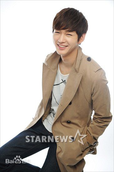 李源根(（Lee Won Keun）)采访照素颜照相册