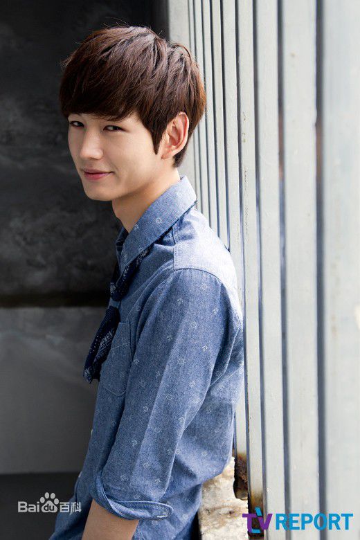 李源根(（Lee Won Keun）)采访照素颜照相册