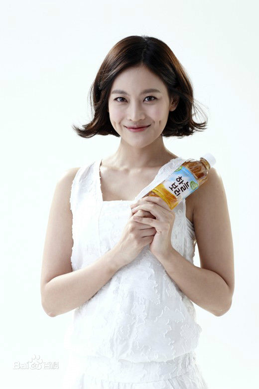 吴涟序( Oh Yeon Seo)大麦天空茶素颜照壁纸