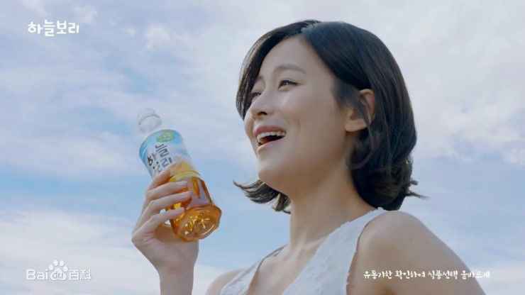 吴涟序( Oh Yeon Seo)大麦天空茶素颜照壁纸