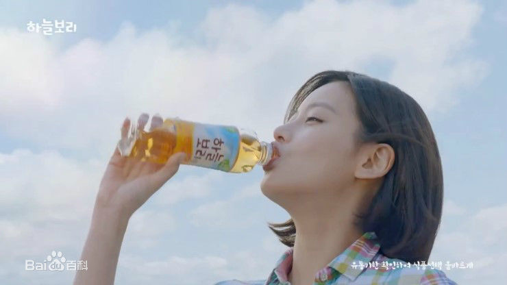 吴涟序( Oh Yeon Seo)大麦天空茶素颜照壁纸