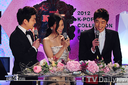 李宝英(Lee Bo Young)主持现场图册