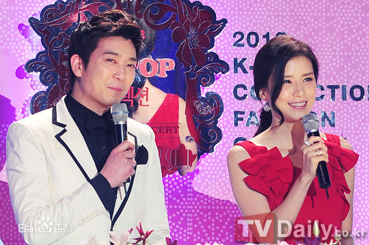 李宝英(Lee Bo Young)主持现场图册