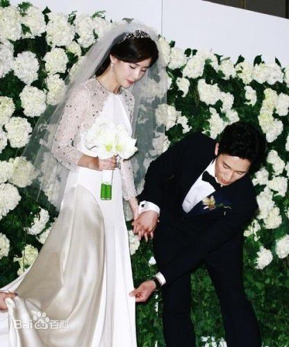 李宝英(Lee Bo Young)池晟和的结婚照片图片图集