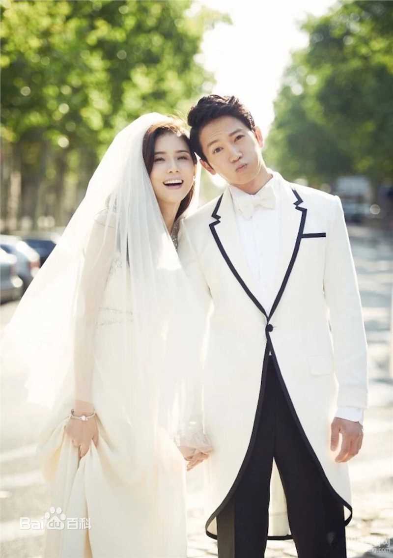 李宝英(Lee Bo Young)池晟和的结婚照片图片图集