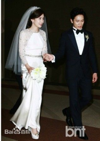 李宝英(Lee Bo Young)池晟和的结婚照片图片图集