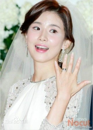 李宝英(Lee Bo Young)池晟和的结婚照片图片图集