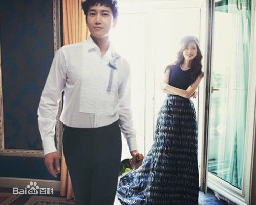 李宝英(Lee Bo Young)池晟和的结婚照片图片图集