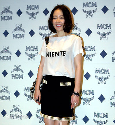 严智苑()个人生活照素颜照相册