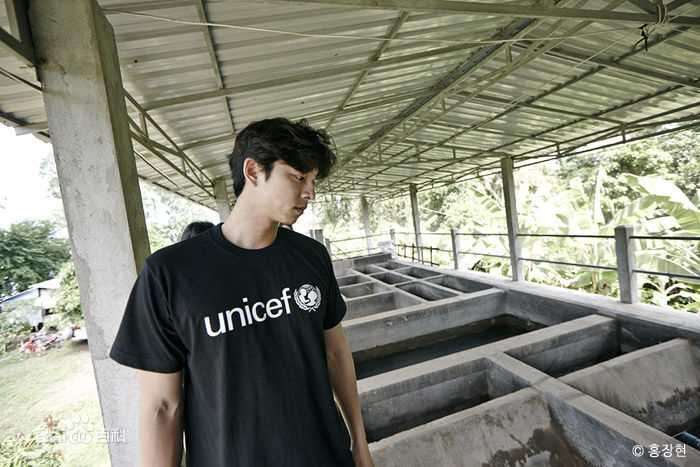 孔刘( （韩文）Gong Yoo（英文）)社会活动图册壁纸壁纸