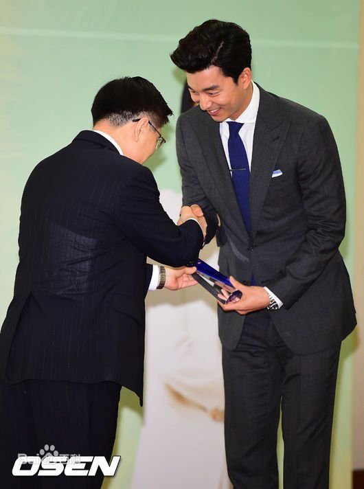 孔刘( （韩文）Gong Yoo（英文）)社会活动图册壁纸壁纸