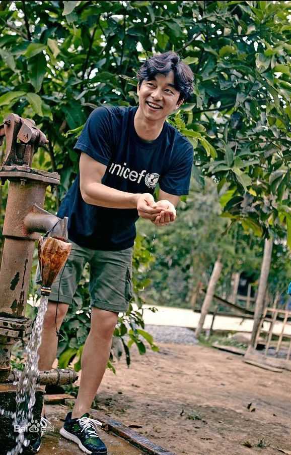 孔刘( （韩文）Gong Yoo（英文）)社会活动图册壁纸壁纸